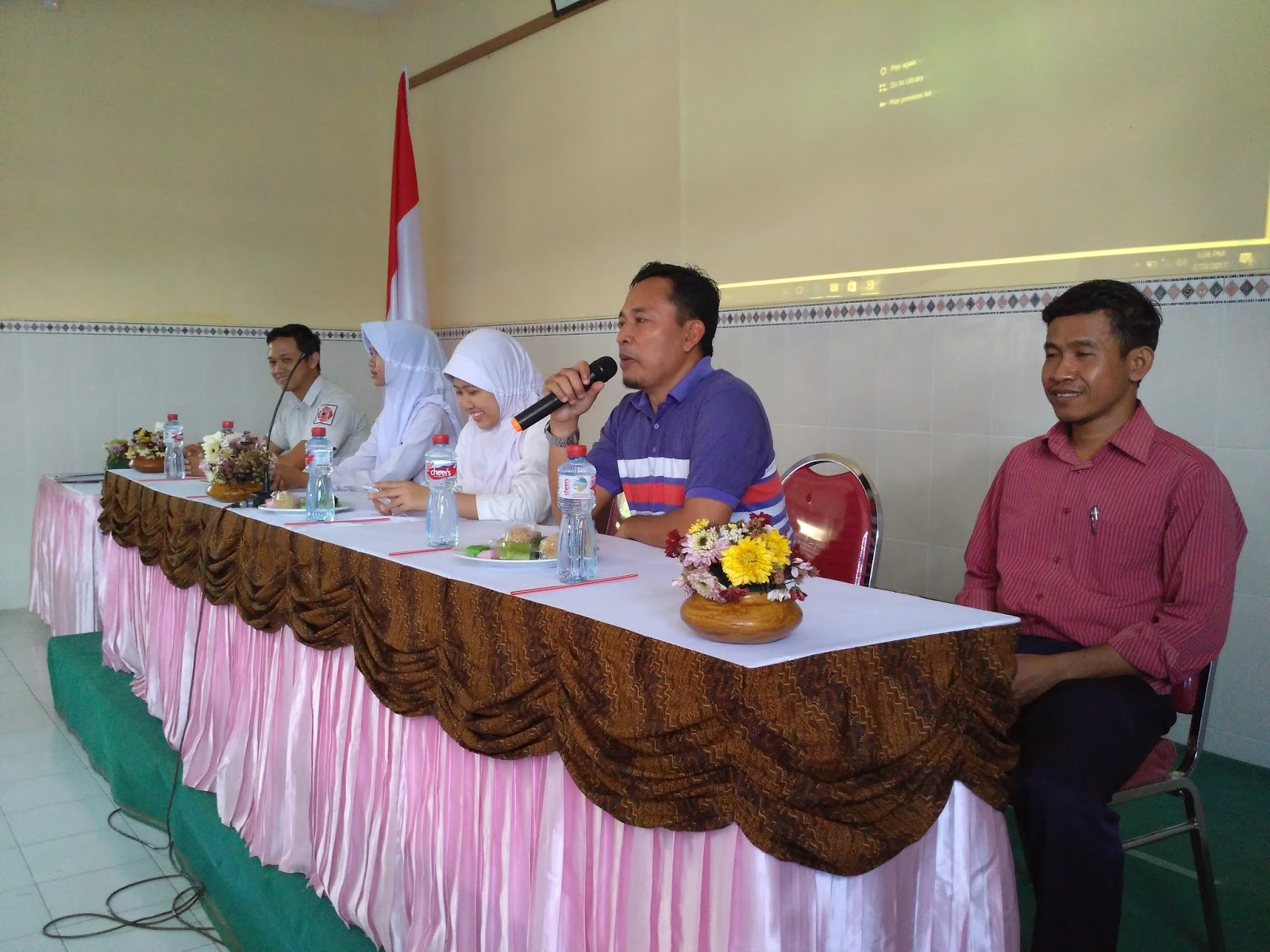 Sekolah SMKN 1 Dlanggu Fasilitasi Siswanya Cari Kerja