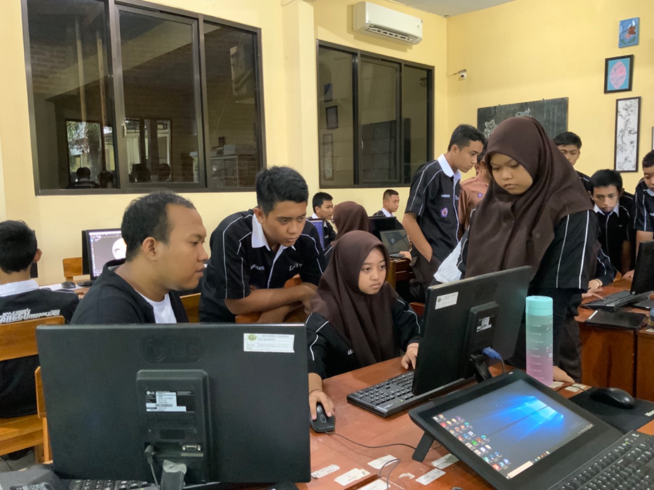 Industri Mengajar Jurusan Animasi (Hompimpa Studio)
